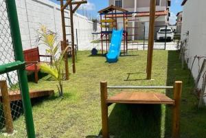 a playground with a bench and a slide at Reserva Aconchegante perto Praias, Aeroporto, UFDPar, UESPi in Parnaíba
