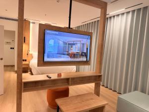 a living room with a television in a room at فندق منسي Monsi Hotel in Taif +115 photos
