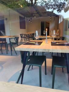 a table with chairs and wine glasses on it at Camping Pier10 in Bourscheid