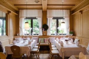 Restauracja lub miejsce do jedzenia w obiekcie Schwarzberghof