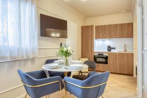a kitchen and dining room with a table and chairs at Studios - Appartements Le Médicis in Rouen
