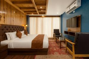 a hotel room with a bed and a desk at Hotel The Fortune Luxury Rooms Near Mall Road Manali By Vistas - Best Selling Centrally Heated Property 2025-26 in Manāli