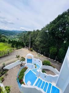 a blue and white bench sitting on top of a hill at 藍屋頂民宿Blue Dome in Puli