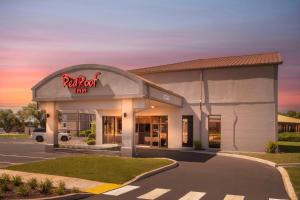 a restaurant with a sign on the front of it at Red Roof Inn Manchester, TN in Manchester