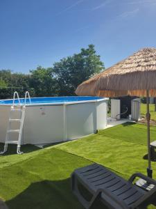 a backyard with a swimming pool and a lawn at Gite piscine privée climatisation in Célon