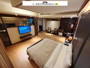 a large room with a bed and a television at Venice Motel in Kaohsiung +19 photos