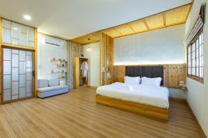 a bedroom with a large white bed in a room at Towa Onsen and Ryokan in Ban Nong Tangme +67 photos