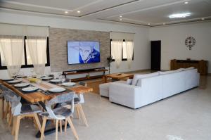 a living room with a table and a white couch at VILLA ÉKÉ Baguida plage in Baguida