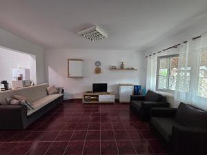 a living room with a couch and a tv at Casa Panko in Mamaia Sat/Năvodari