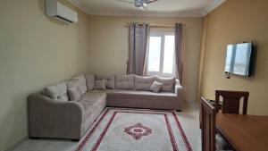 a living room with a couch and a television at حياة النعيم in Salalah +11 photos
