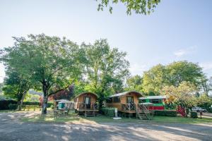 a group of cottages at a park at Camping Onlycamp du Rouergue in Villefranche-de-Rouergue