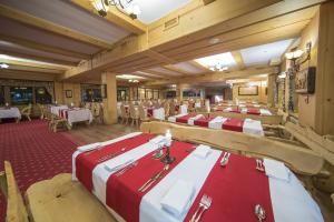 Restoran või mõni muu söögikoht majutusasutuses Hotel Gołębiewski Wisła