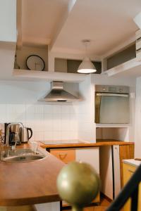 a kitchen with a sink and a microwave at Maison Entière à Cébazat in Cébazat