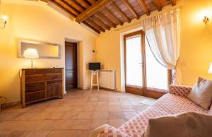 a living room with a couch and a window at La Casina dei Lapi in Catabbio