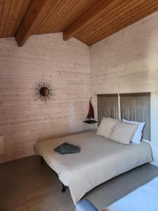 a bedroom with a large bed with white sheets at Bienvenue chez nous ! in Combrand