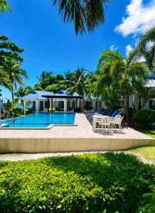 a villa with a swimming pool and palm trees at Sunset Beach Villas in Haad Rin