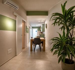 a dining room with a table and a potted plant at L altra Volta in San Pietro Vernotico