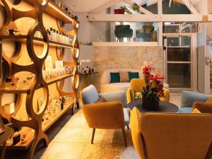a store with chairs and a table in a room at Hôtel Mercure Paris Suresnes Longchamp in Suresnes