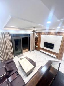 a living room with a couch and a fireplace at Phố Cổ Villa Ninh Bình in Kỳ Vĩ
