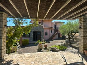 an outside view of a house with a patio at Busulla Guest House in Shijak