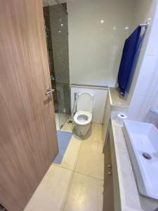 a bathroom with a toilet and a sink at Nam Talay Condo Monthly only in Na Jomtien +7 photos