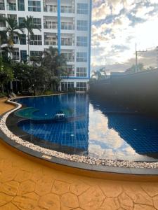 a large swimming pool in front of a building at Nam Talay Condo Monthly only in Na Jomtien