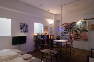 a room with a bed and a table and chairs at apartment hotel Tasu Toco room 2 in Kichijōji