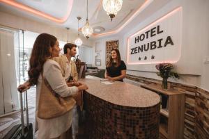 a group of people standing around a hotel karuula room at Hotel Zenubia in Hajdúszoboszló +40 photos