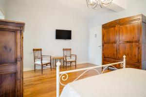 a bedroom with a bed and a table and chairs at B&B Sophia in Santa Sofia dʼEpiro