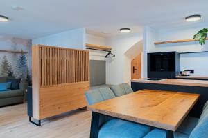 a kitchen and living room with a wooden table at N47 Apartments Berchtesgaden in Berchtesgaden