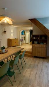 a living room with a wooden table and chairs at Les 4 Horizons in Romorantin