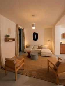 a large living room with a bed and a couch at Maison Bruxelles in Brussels