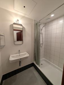 a bathroom with a sink and a bath tub at Maison Bruxelles in Brussels