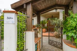 an entrance to a house with an iron gate at B&B Sophia in Santa Sofia dʼEpiro