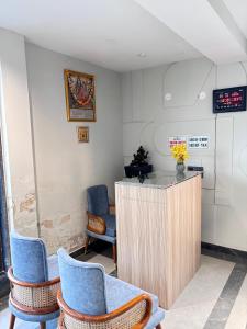 a waiting room with two chairs and a counter at Classic Hotel in Pānīpat