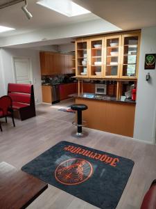 a room with a kitchen with a rug on the floor at Kattohuoneisto antinkatu in Pori