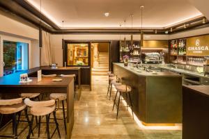 a restaurant with a bar with stools at Chasca Living in Dobbiaco