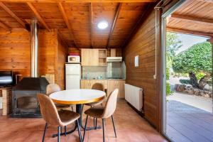 a kitchen with a table and chairs in a room at Cabañas Cortijo el Helao in Pozo Alcón