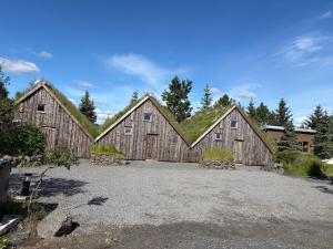 a group of three barns with grass roofs at Aris place in Hvolsvöllur