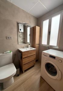 a bathroom with a washing machine and a sink at Zapillo 2&1 in Almería