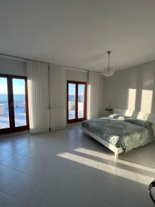 a bedroom with a bed with a view of the ocean at Respiro di luna in Pescopagano
