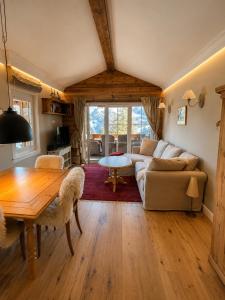 a living room with a couch and a table at Residence Edelweiss No Stress by Eva in Bellwald