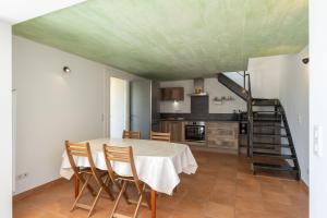 a kitchen and dining room with a table and chairs at Maison de campagne in Aubagne