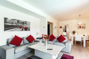 a living room with a couch and a table at Il Sogno di Angelo - Blevio in Blevio