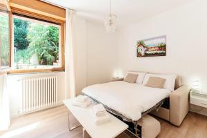 a small bedroom with a bed and a window at Il Sogno di Angelo - Blevio in Blevio +35 photos