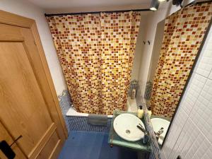 a bathroom with a sink and a shower at Lotila Flats Oviedo in Oviedo