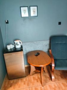 a living room with a table and a chair at Pokoje u Renatki in Chałupy