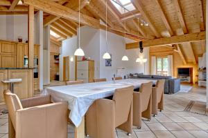 a large dining room with a long table and chairs at Apartment Brunnen - GRIWA RENT AG in Grindelwald