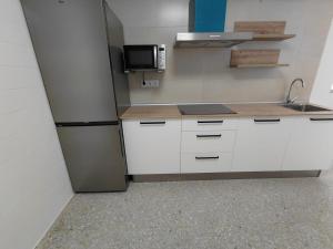 a kitchen with a refrigerator and a sink at Pedra Pateira 2 in Ribeira