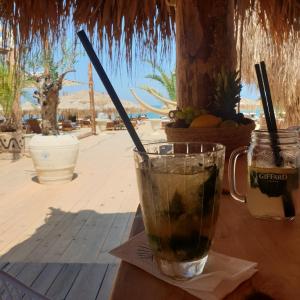 a drink in a glass sitting on top of a table at Apartment Villa al Mare 1 in Shkorpilovtsi